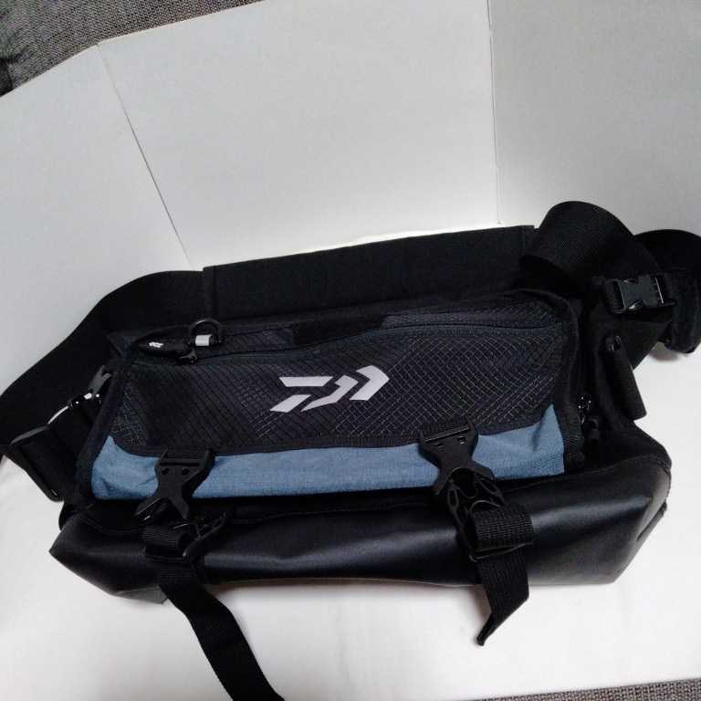 ダイワ エメラルダス タクティカル ショルダーバッグ
