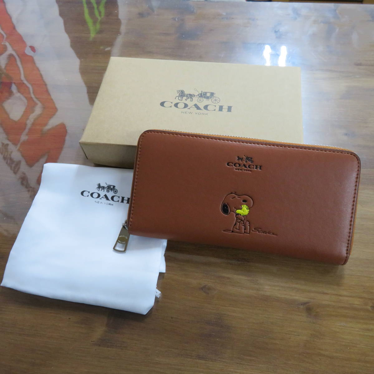 未使用品 COACH/コーチ スヌーピー ラウンドジップ長財布 ブラウン 