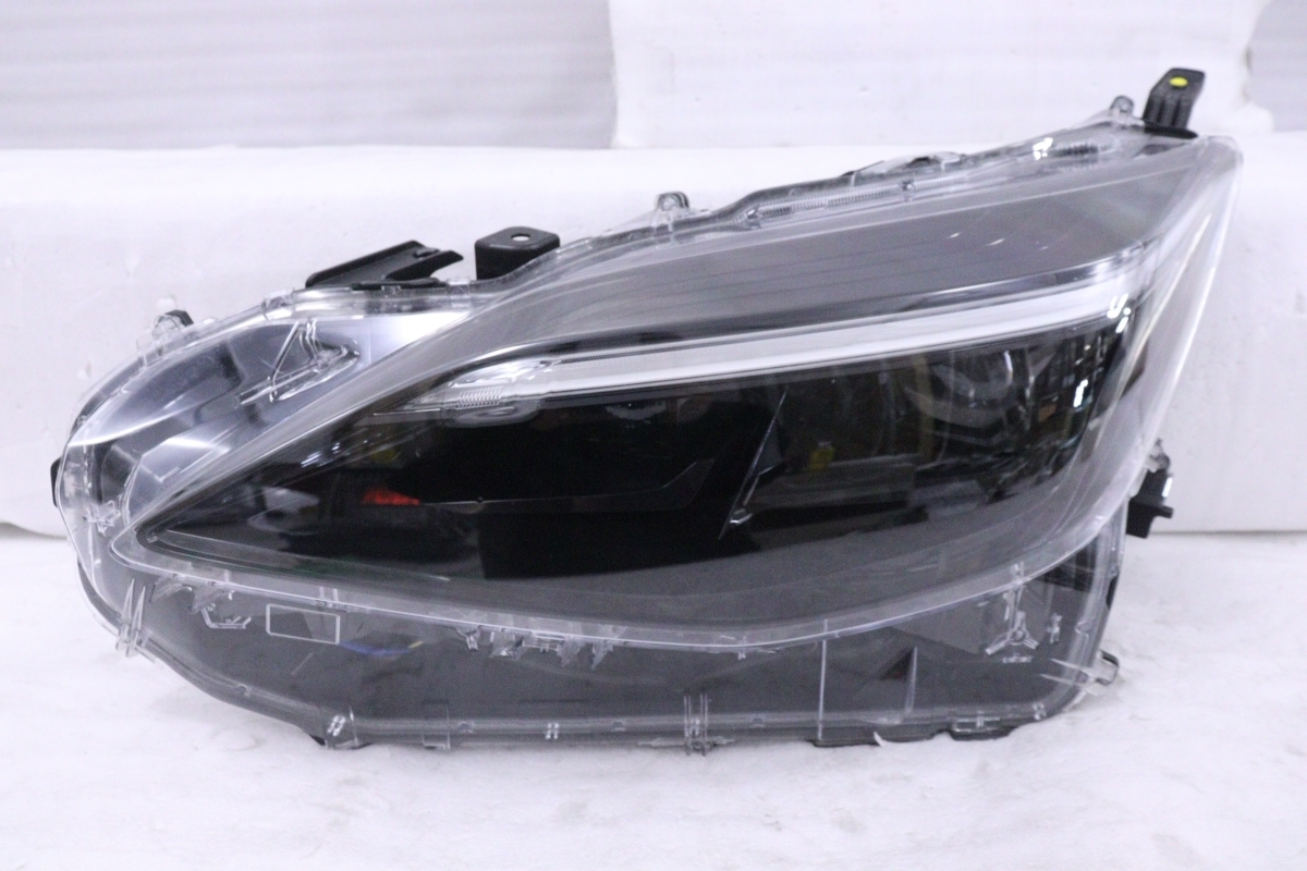 21-2443☆美品☆LED MXPB10 ヤリスクロス☆左ヘッドライト KOITO 52 