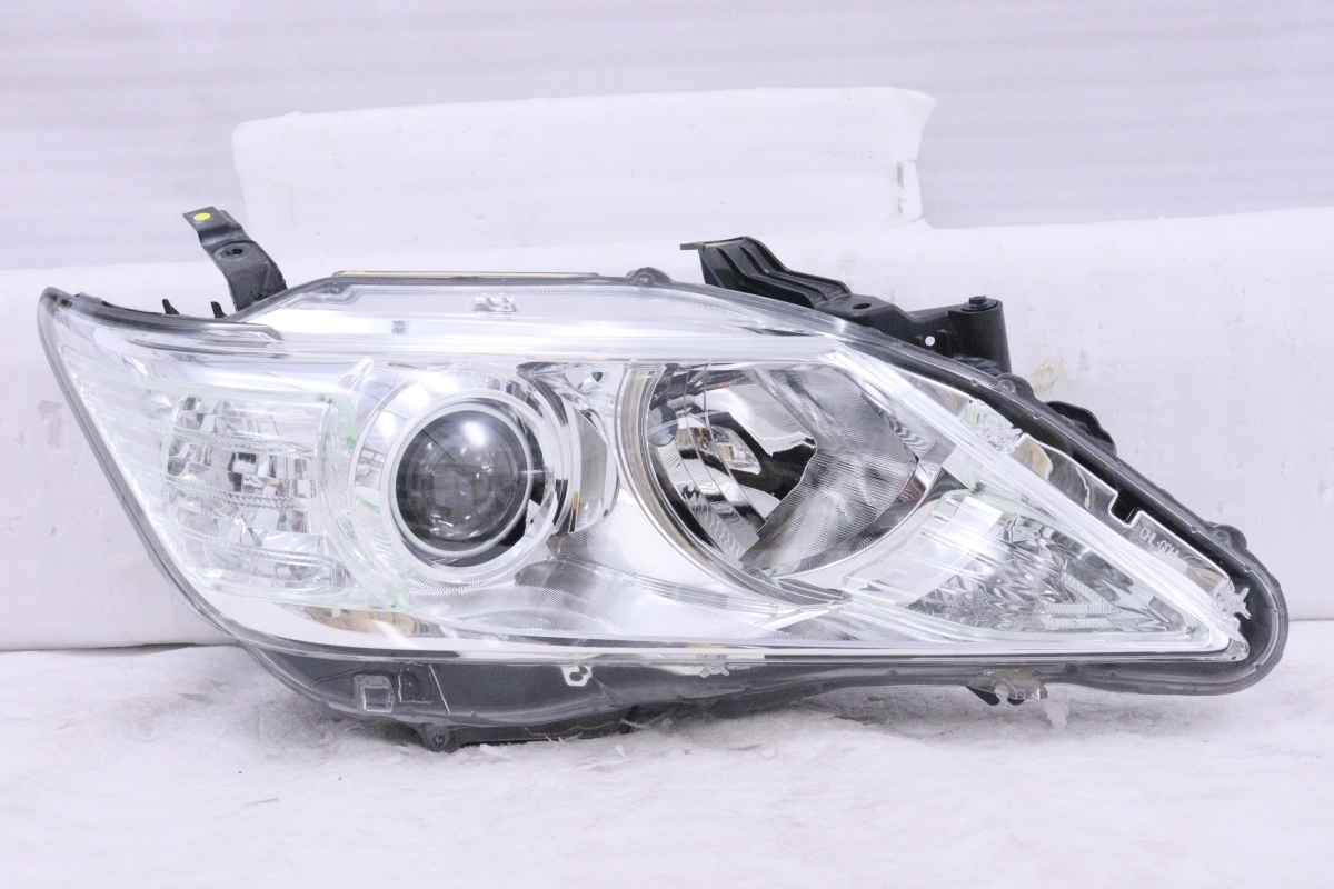22-1195☆美品☆前期 HID AVV50 カムリ☆右ヘッドライト KOITO 33-