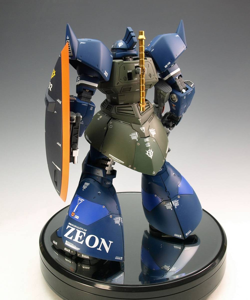 バンダイ製 MG 1/100 【ガトー専用ゲルググ 】 (アクションベース1