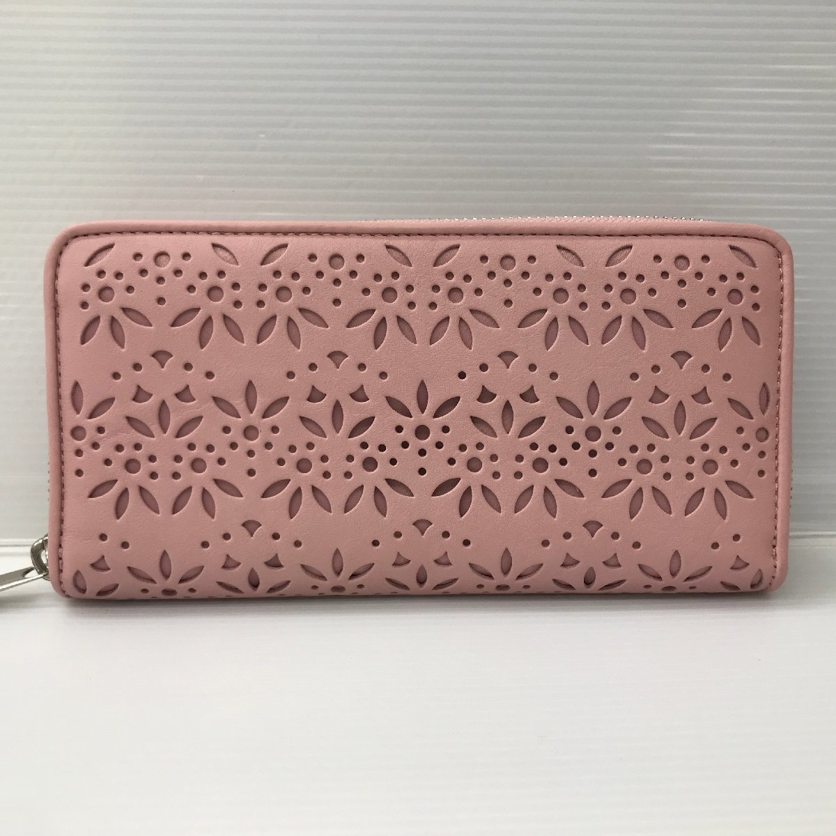 未使用に近い COACH コーチ F50673 パンチングフラワー アコーディオン 