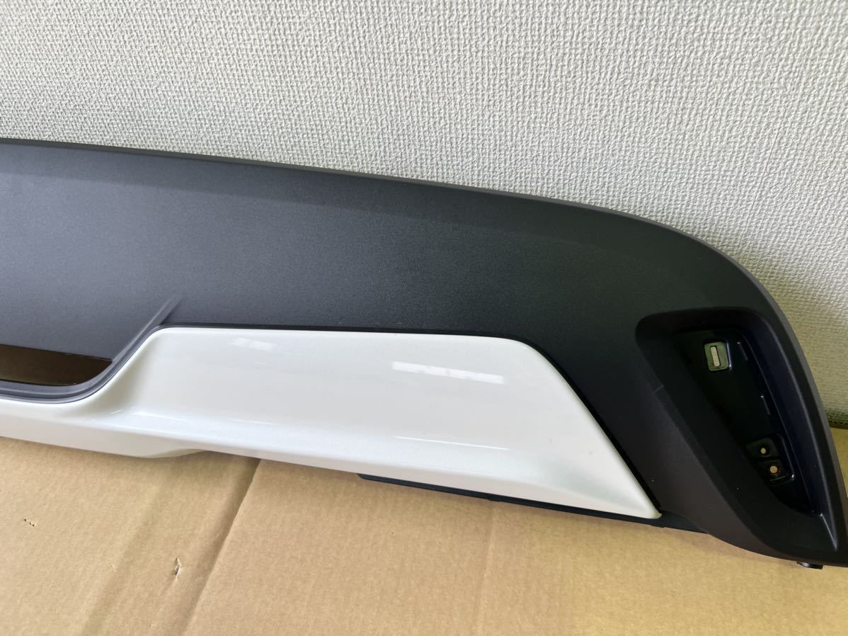 トヨタ ヤリス リアバンパーガーニッシュ モデリスタ 新車外し 070