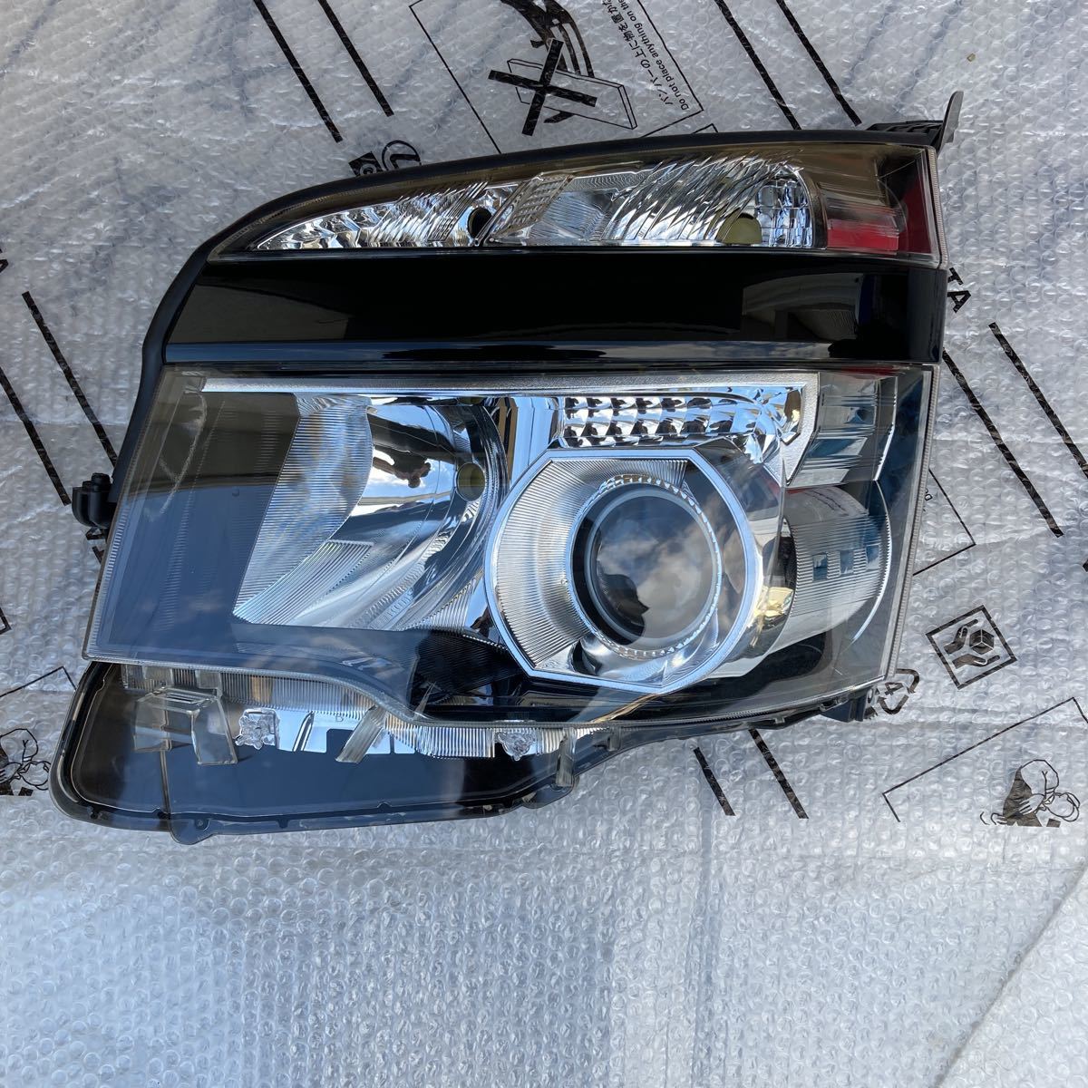 ZRR70W HID ヴォクシー 7CL501CB9-3 ヴォクシー☆左ヘッドライト 