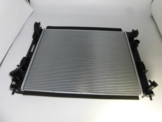 M8-4-3 新品　日産純正　ノート　E13 ラジエター　 21410-6XK0A 