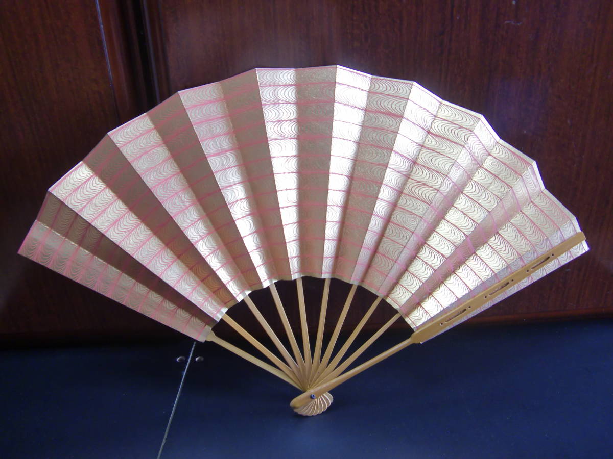 一時大値下げ　　扇　　京都十松屋福井　　金地に全面赤観世水　　中古品　　