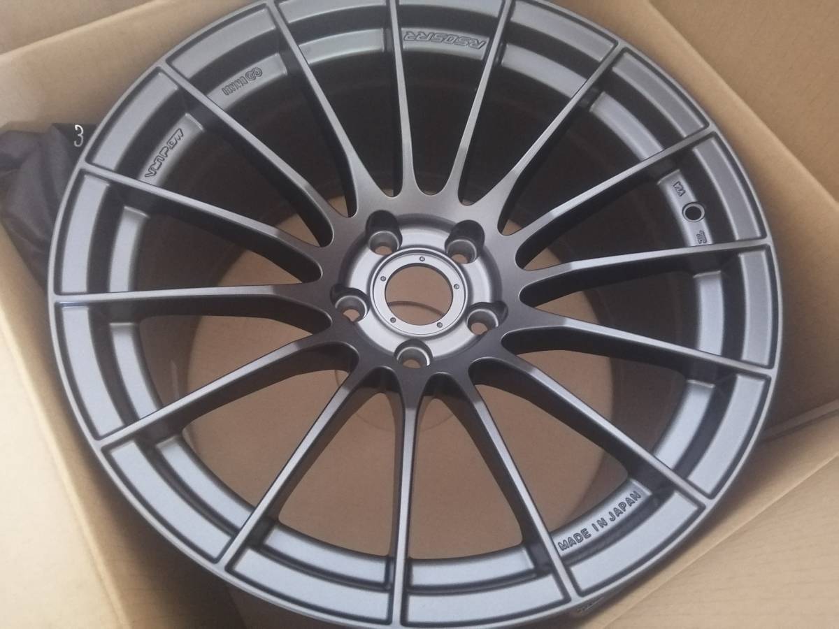 ほぼ新品4本セット！ エンケイRS05RR 10.5J+25 ガンメタ 5穴114.3(5穴 