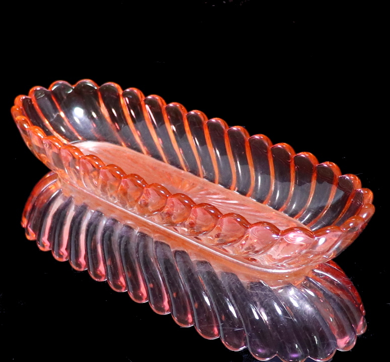 定番人気，人気SALE オールド バカラ BACCARAT 1900年頃 バンブー ローズ グラデーション 25cm 長皿 小物入れ プレート レッド 赤 ケース アンティーク レア(バカラ)｜売買されたオークション情報、yahooの商品情報を バカラ