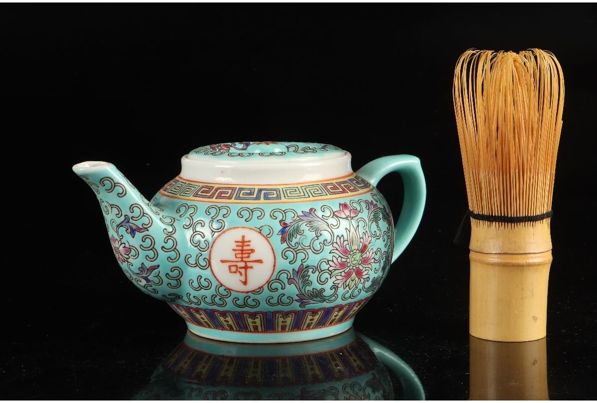 中国景徳鎮 粉彩花唐草文 小皿19枚 レンゲ4個 中国食器