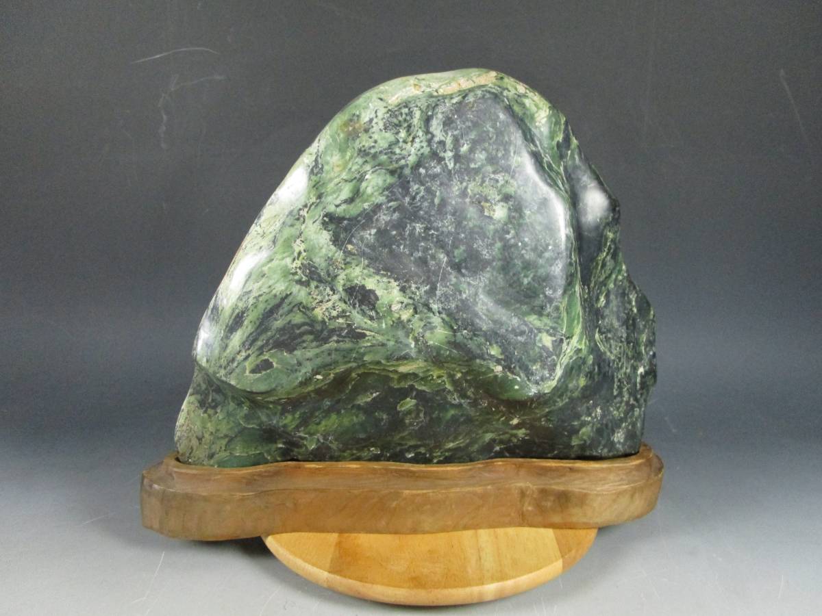 天然石 翡翠？ 木製台付 山型 緑石 盆石 鑑賞石 飾り石 自然石 7.0Kg 