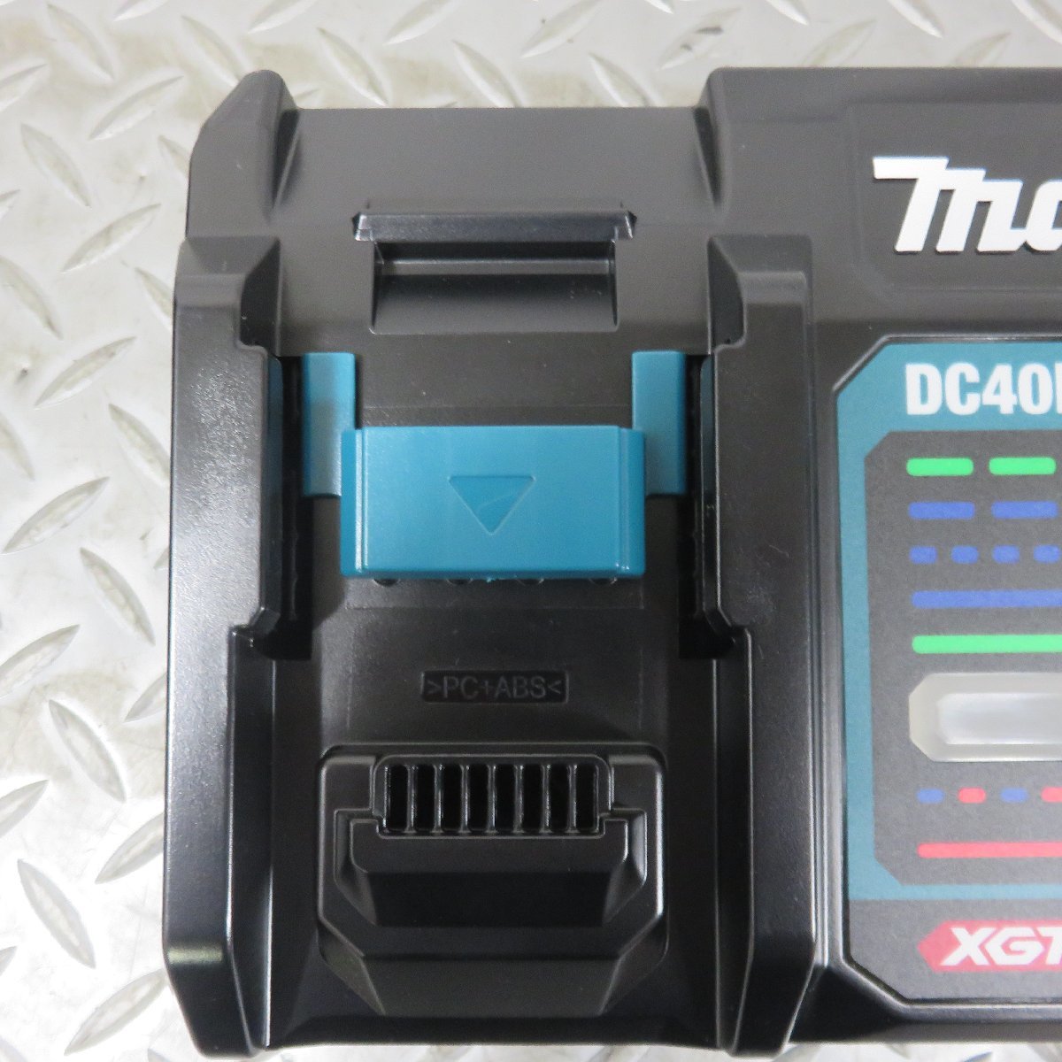 未使用品 makita/マキタ 40V専用充電器【DC40RA】★代引き(レタパ×)・領収書発行可能★