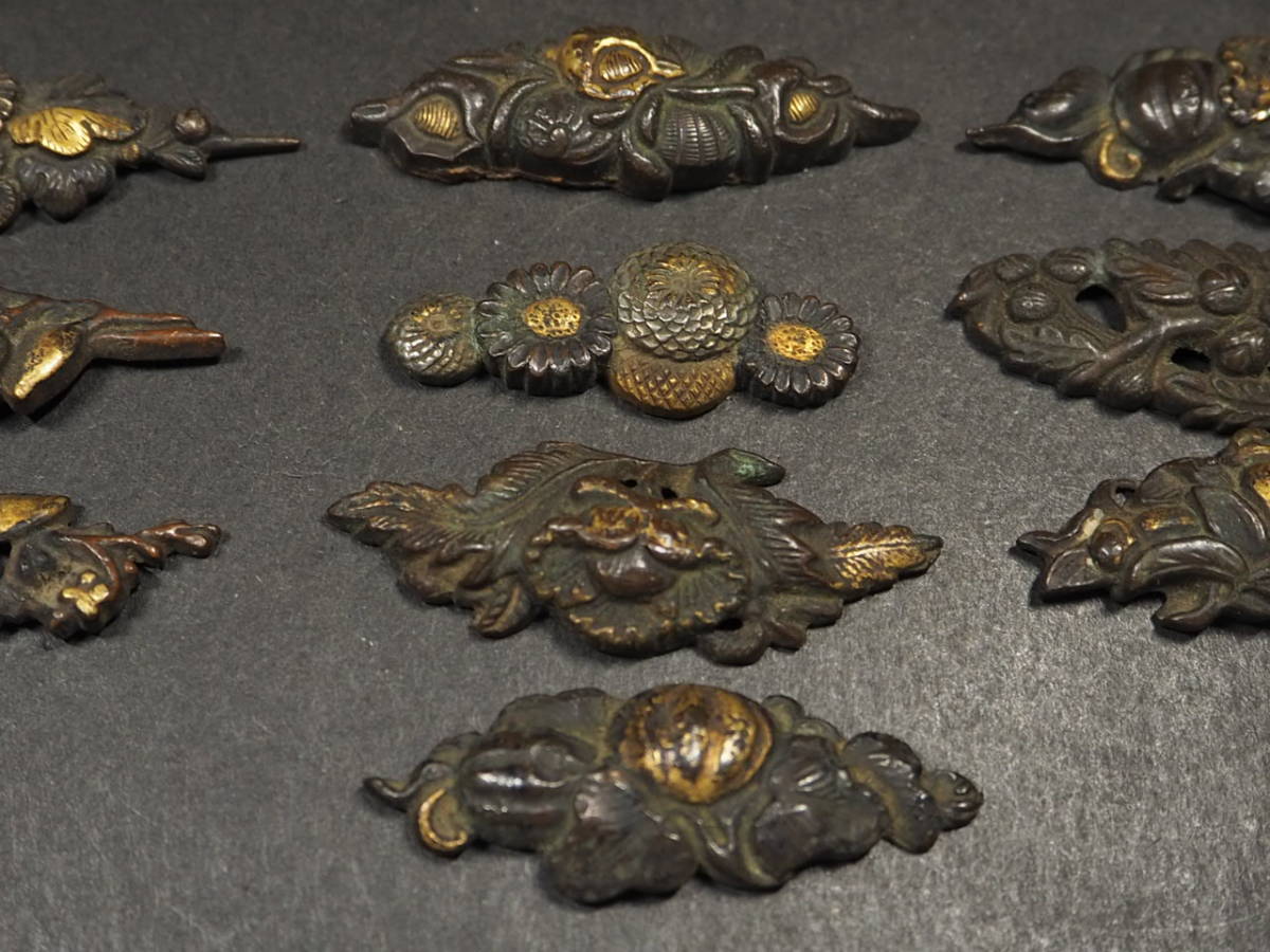 目貫 片目貫 古い部品 刀装具 ２ １０個 公式通販 元帥刀御刀金具菊紋刀鍔目貫縁頭切羽鐺柄鞘一式銅製日本刀装具 0 時代 柄 兎紋縁頭 武具 刀装具(鍔、刀装具)｜売買 Yahoo!オークション 煙草入れ