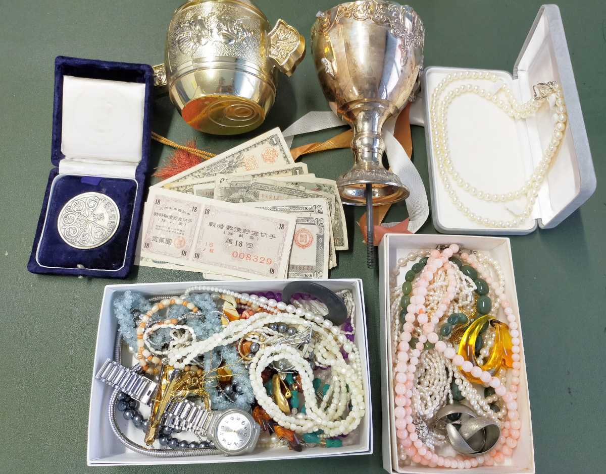 ネックレス 遺品整理品 時計 アクセサリー ブローチ 002 イヤリング 