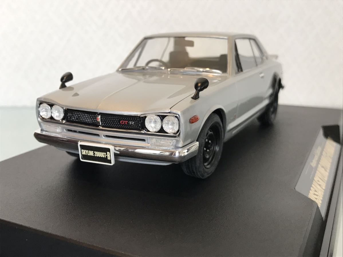 送料無料 1/24 エンジン付きプラモデル完成品 日産 スカイライン GT-R 