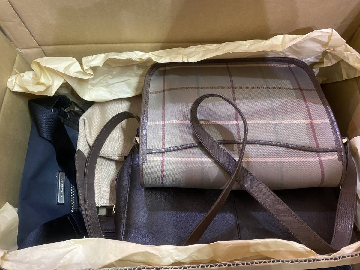 バッグ 10点 BURBERRY まとめ 現状品 バーバリー BB002 BURBERRY バーバリー 10点 バーバリー（BURBERRY）新作バッグ2022春夏 より洗練されたブリティッシュトラッドが映えるバーバリー 0