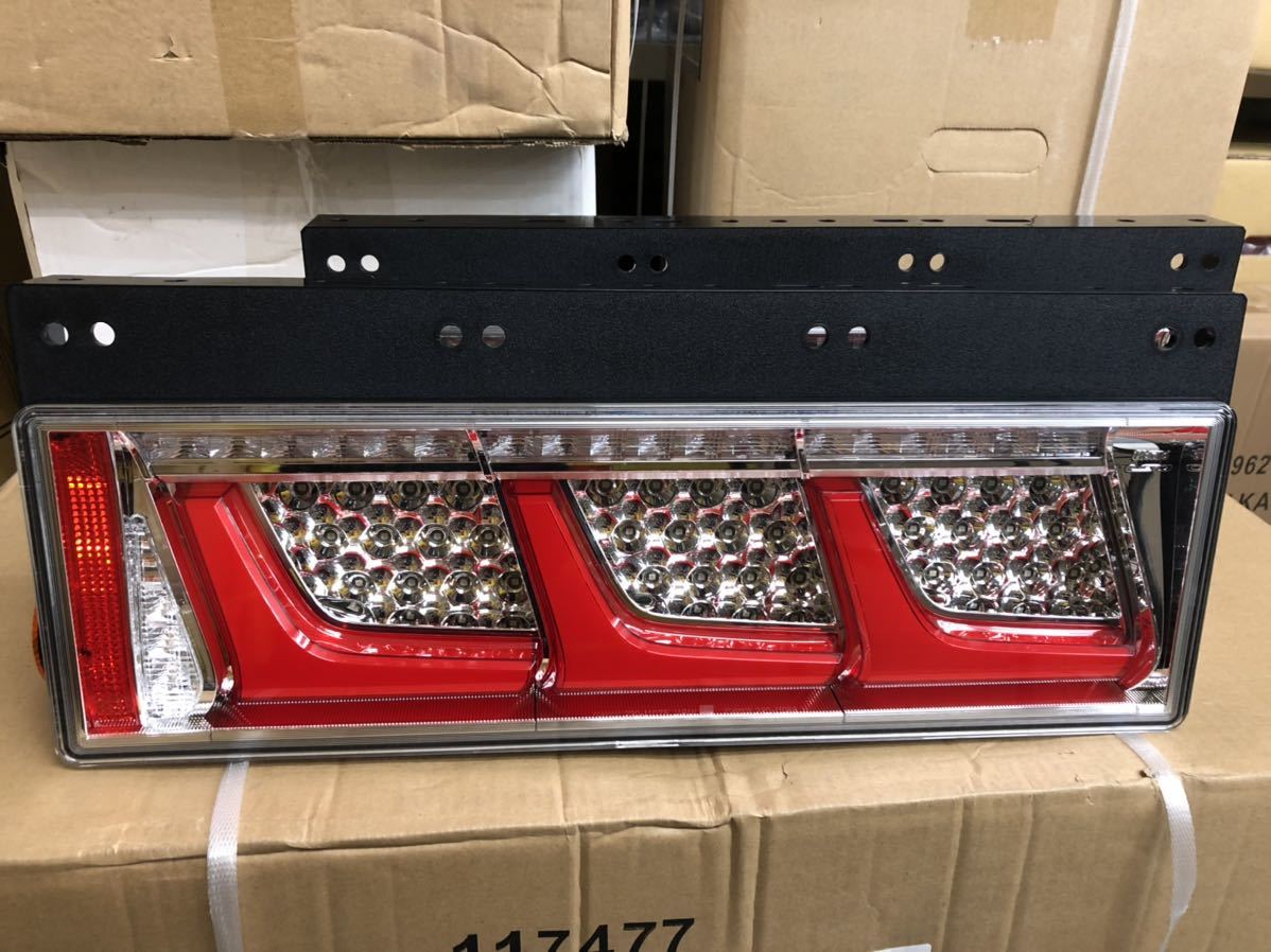 小糸 KOITO 3連 LED テールランプ テールレンズ ノーマルターン 左右