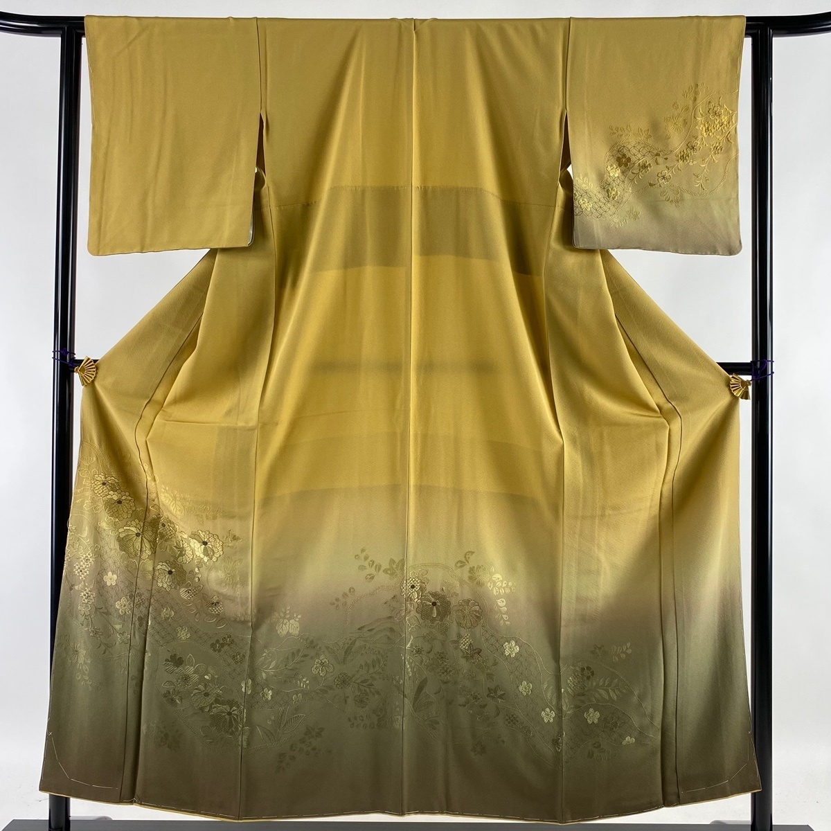 F*o様 クリーム金彩・糸菊 訪問着 袷 草花 落款 M 正絹 金彩 名品 L 裄丈64cm 菊 染め分け 青