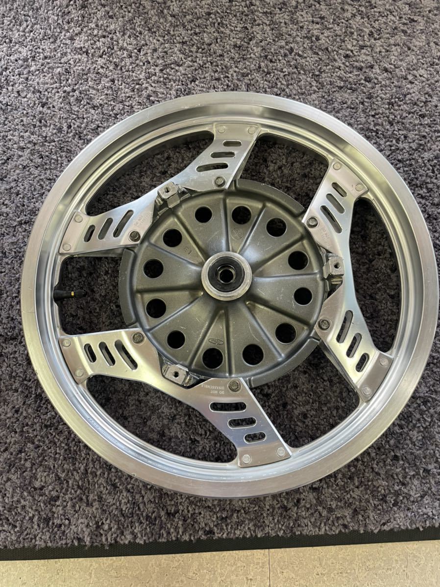 CBX550F フロントホイール ダブルブレーキ 製造年82年2月 美品 CBX550F フロントホイール ダブルブレーキ 製造年82年2月 美品