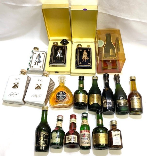 マ*オ様 未開封　ブランデー　３２本　古酒　まとめ売り　レミーマルタン　マーテル レミーマルタン ミニボトル コニャック ブランデーまとめ MH-2274未開