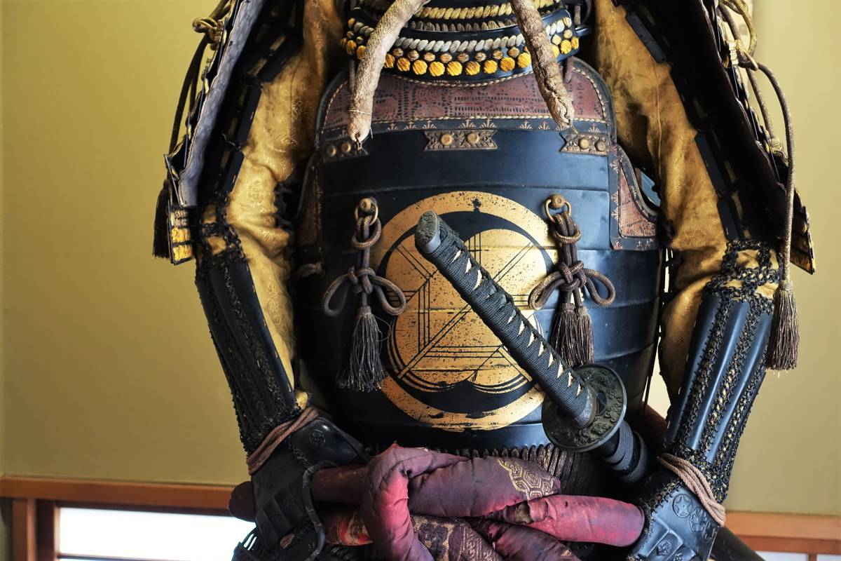 貴重 旧家蔵出し 時代甲冑 鉄地黒胴 甲冑 等身大 鎧 面頬 大鎧 鎧兜