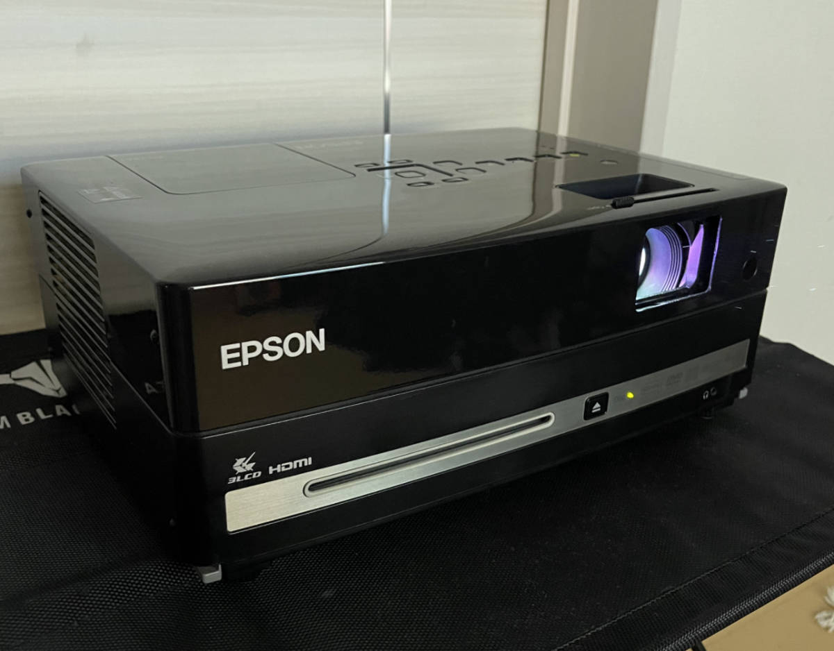 ★中古品★エプソン dreamio DVD・スピーカー一体型ホームプロジェクター(3000:1 2000lm) EH-DM3　予備電球付き！！