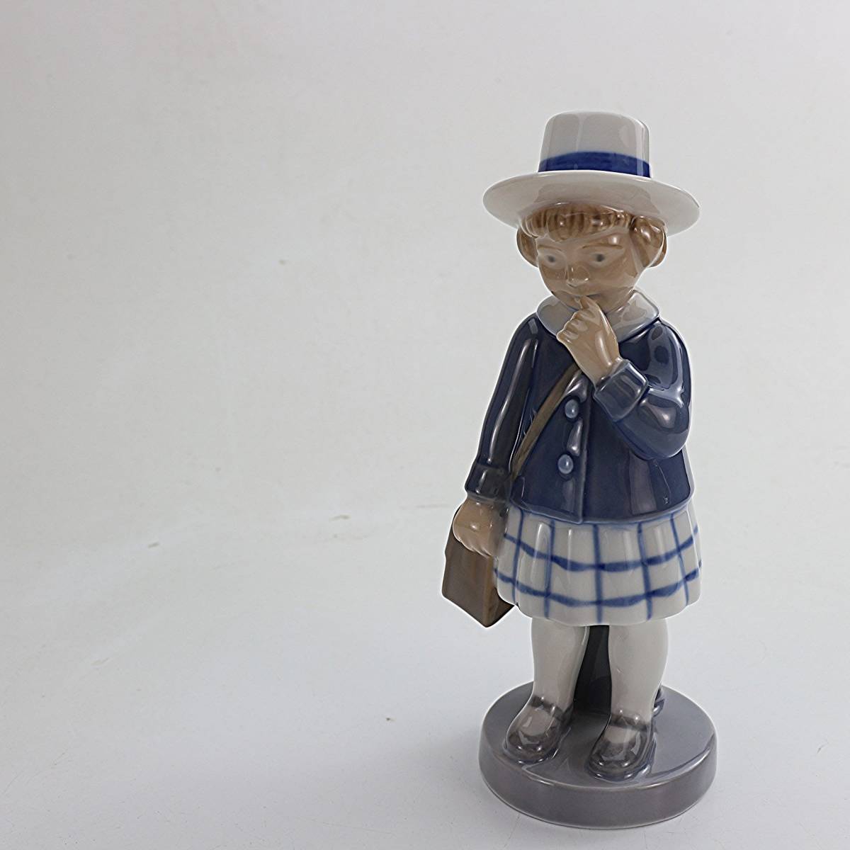 4531 ロイヤルコペンハーゲン フィギュリン 「鞄を持った9月の少女 