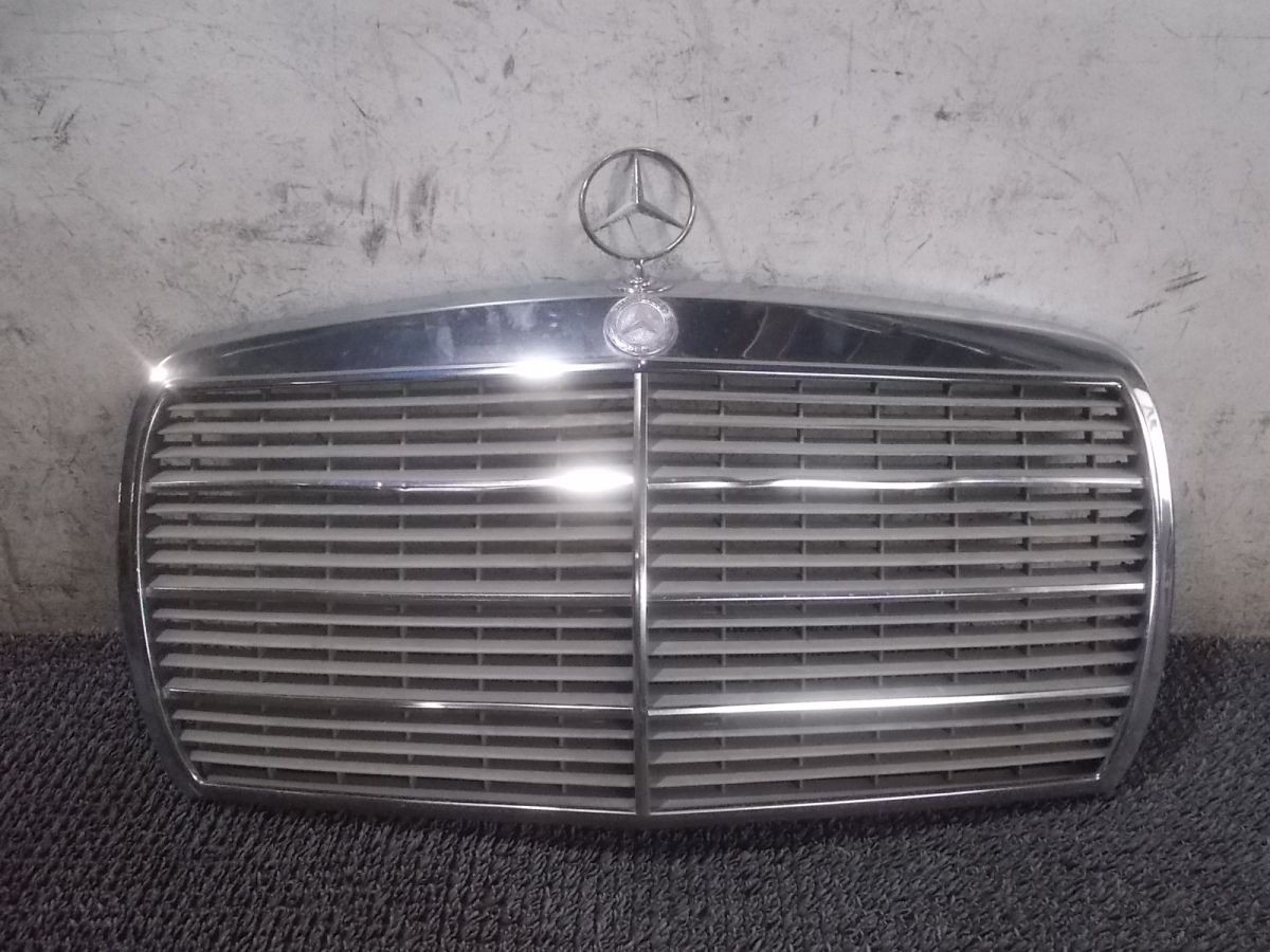  53年 ベンツ W123 Eクラス セダン 純正 ノーマル フロントグリル ラジエーターグリル 旧車 1238880323 / P8-343(フロント)｜売買されたオークション情報、yahooの商品情報をアーカイブ公開 - オークフ メルセデス・ベンツ用