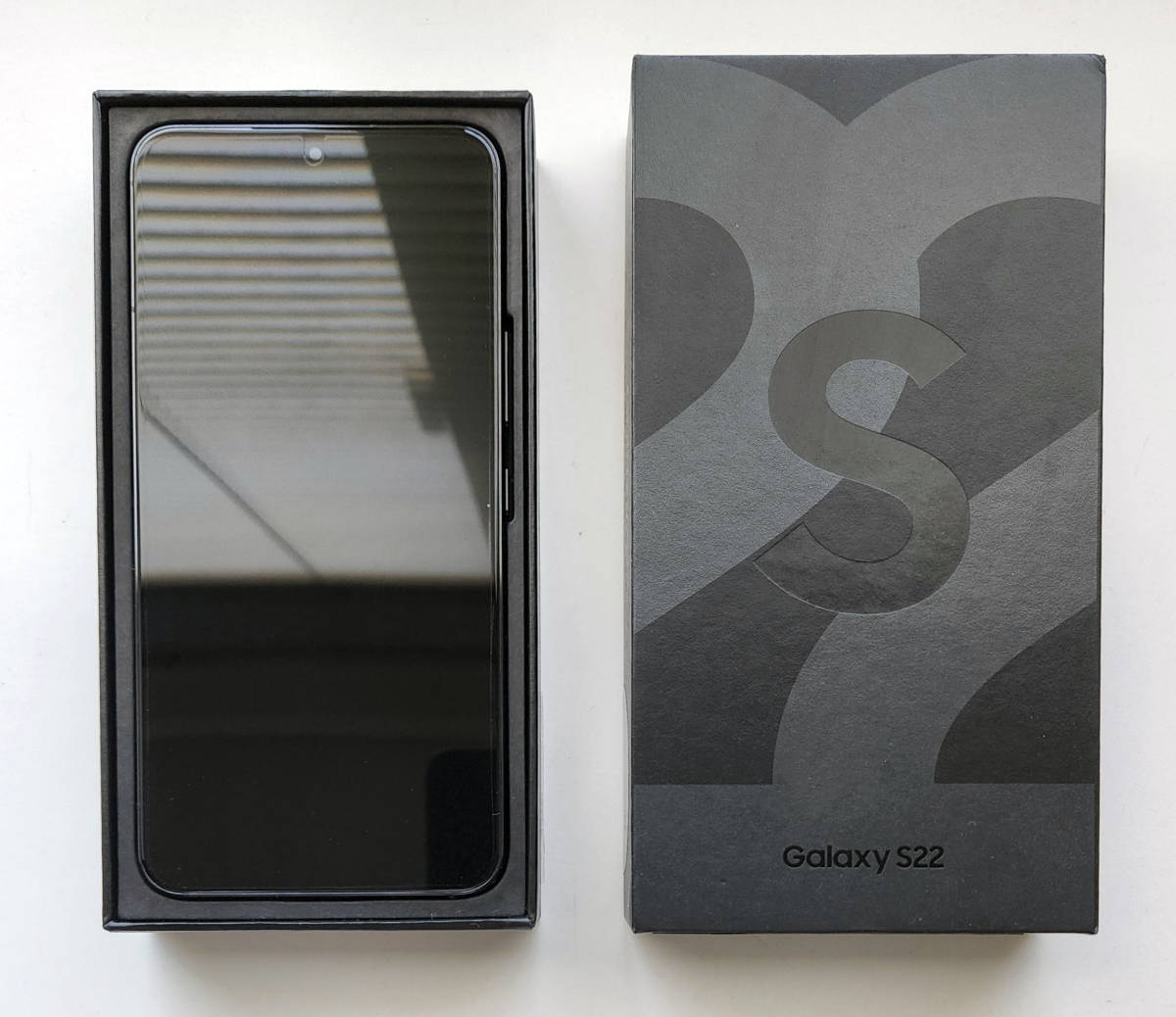 ☆ Samsung Galaxy S22 ブラック SM-S901U1 SIMフリー スマホ本体 ほぼ 