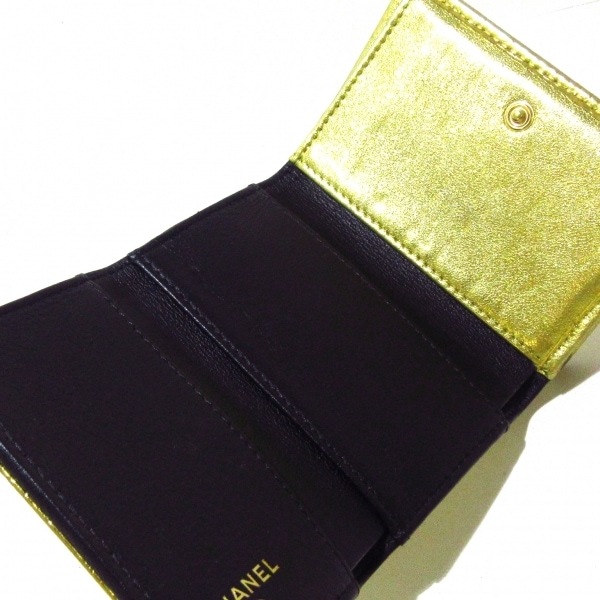 シャネル CHANEL Wホック財布 - レザー ゴールド 型押し加工/ゴールド