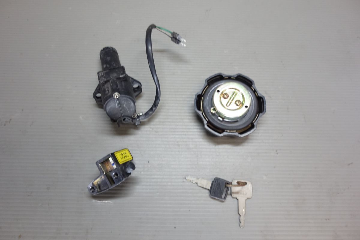 XLR250R キーセット メインキーシリンダー タンクキャップ メット