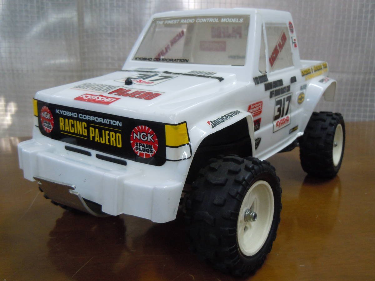 京商 レーシングパジェロです。 京商 ダカール2004 パジェロ RACING