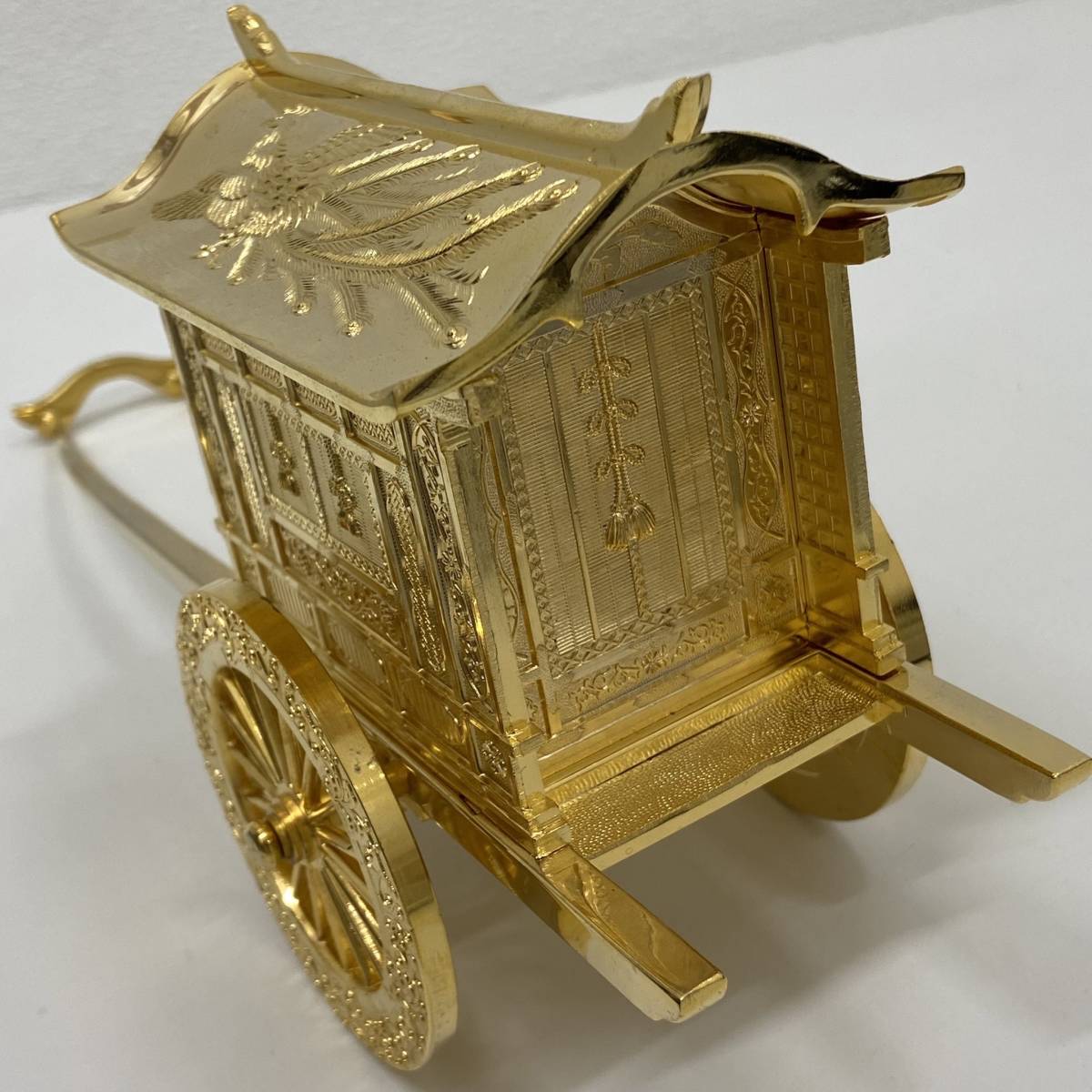 天皇皇后両陛下 金婚式 御所車 彫金細工 鳳凰 牛車 24GP 金メッキ 