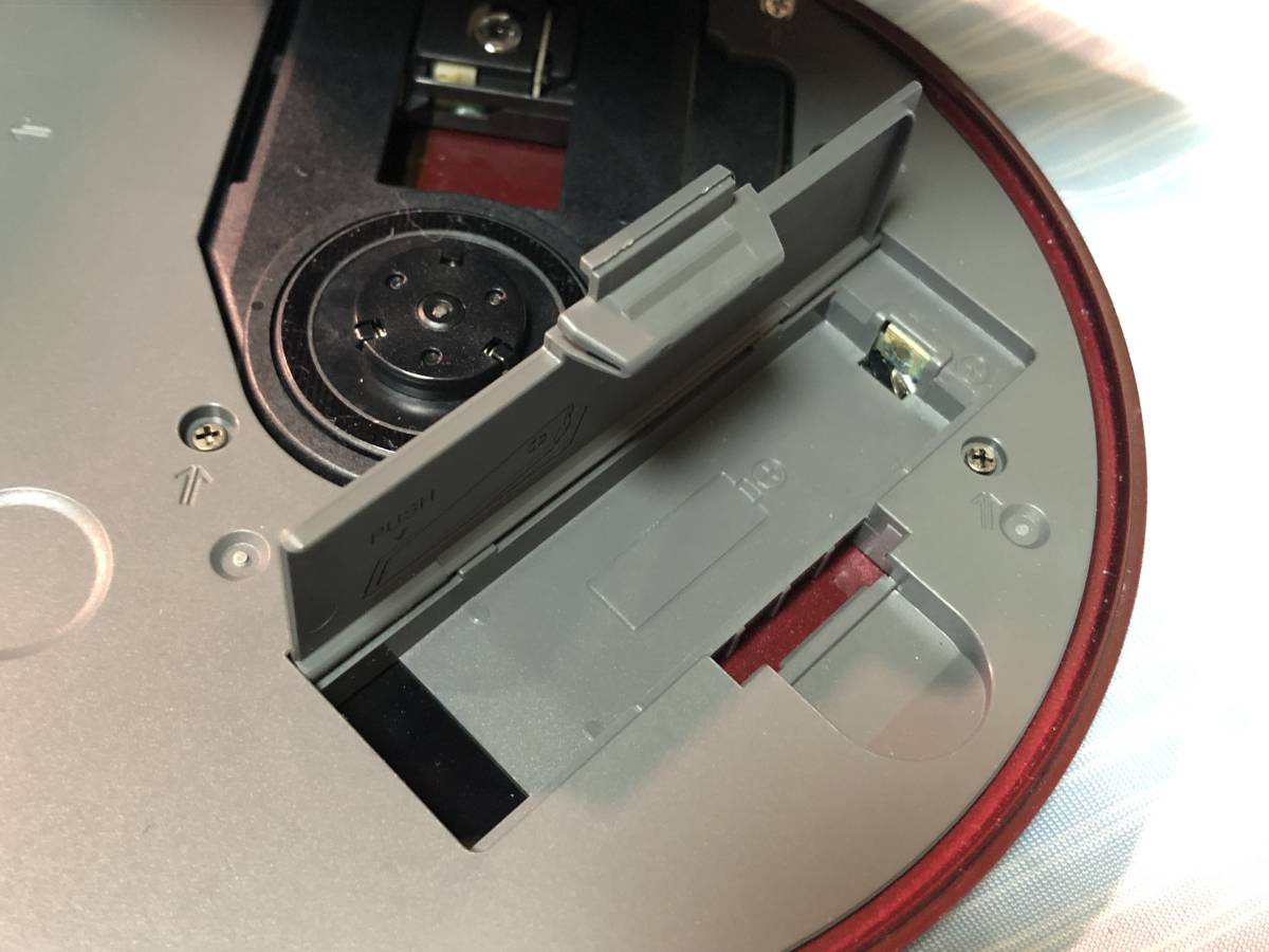 USED▽SONY/ソニー 薄型/軽量 CDウォークマン「D-NE20」レッド 【公式