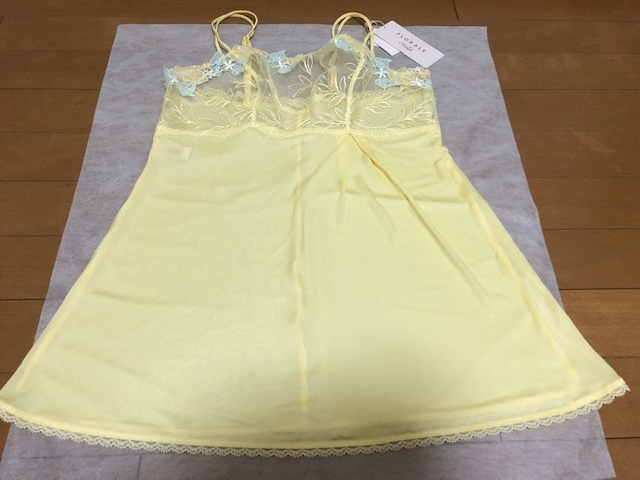新品Triumph【トリンプ】のフロラーレの高級キャミソール★1万450円→3580円即決★送料無料、Mサイズ★薄いイエロー、スリップ
