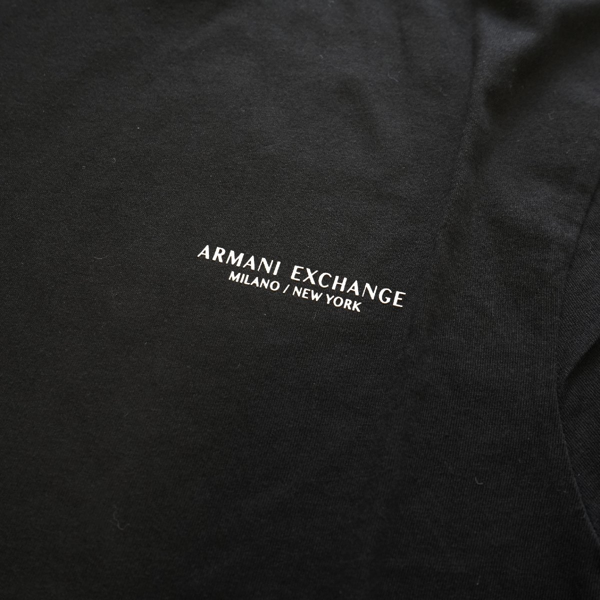 2022◆最新◆アルマーニ◆白T以上に使える大人の最強マストハブ 黒 Tシャツ ARMANI EXCHANGEワンポイントロゴ クルーネック 半袖 S ◆A|X