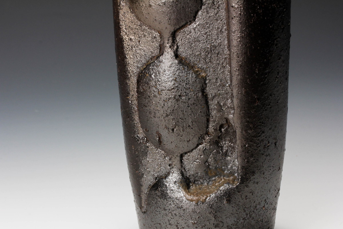 佳香】伊勢崎晃一朗 希少作 黒花器 高さ36cm 共箱 共布 栞 本物