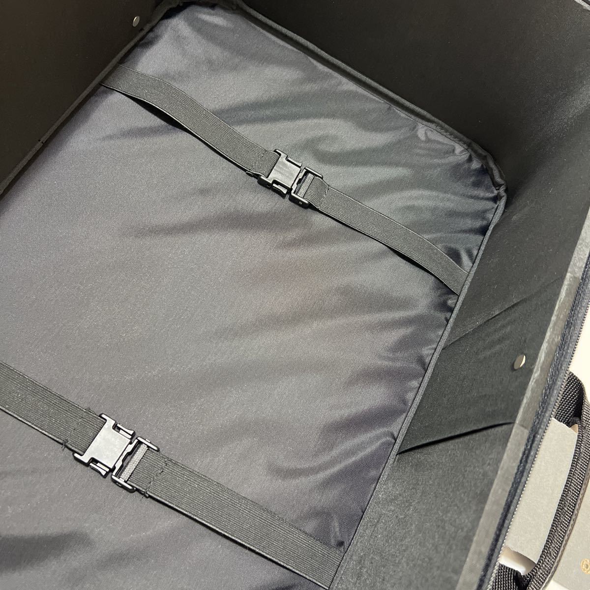 仏具 法要 葬儀 美品法衣カバンハードケース 仏像 仏画 僧侶 美品法衣