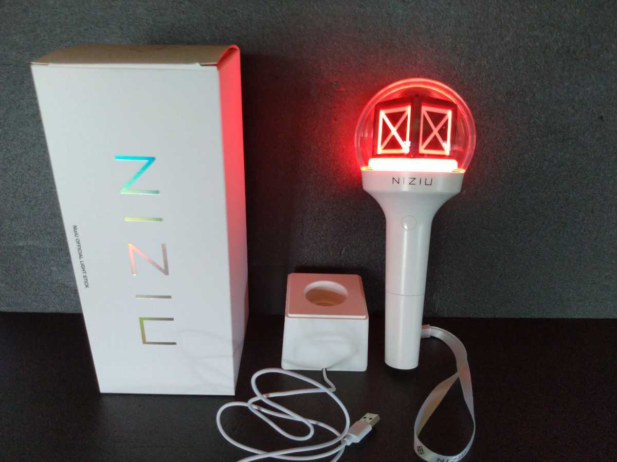NiziU Official OFFICIAL LIGHT Website STICK ペンライト NiziU公式ペンライト 公式通販 Lightstick NIZIU アイドルグッズ トレファクONLINE ニジュウ niziu クリアカバーの傷を消す方法 ツアー前にNiziUペンライト の色 をしっかりチェックしよう