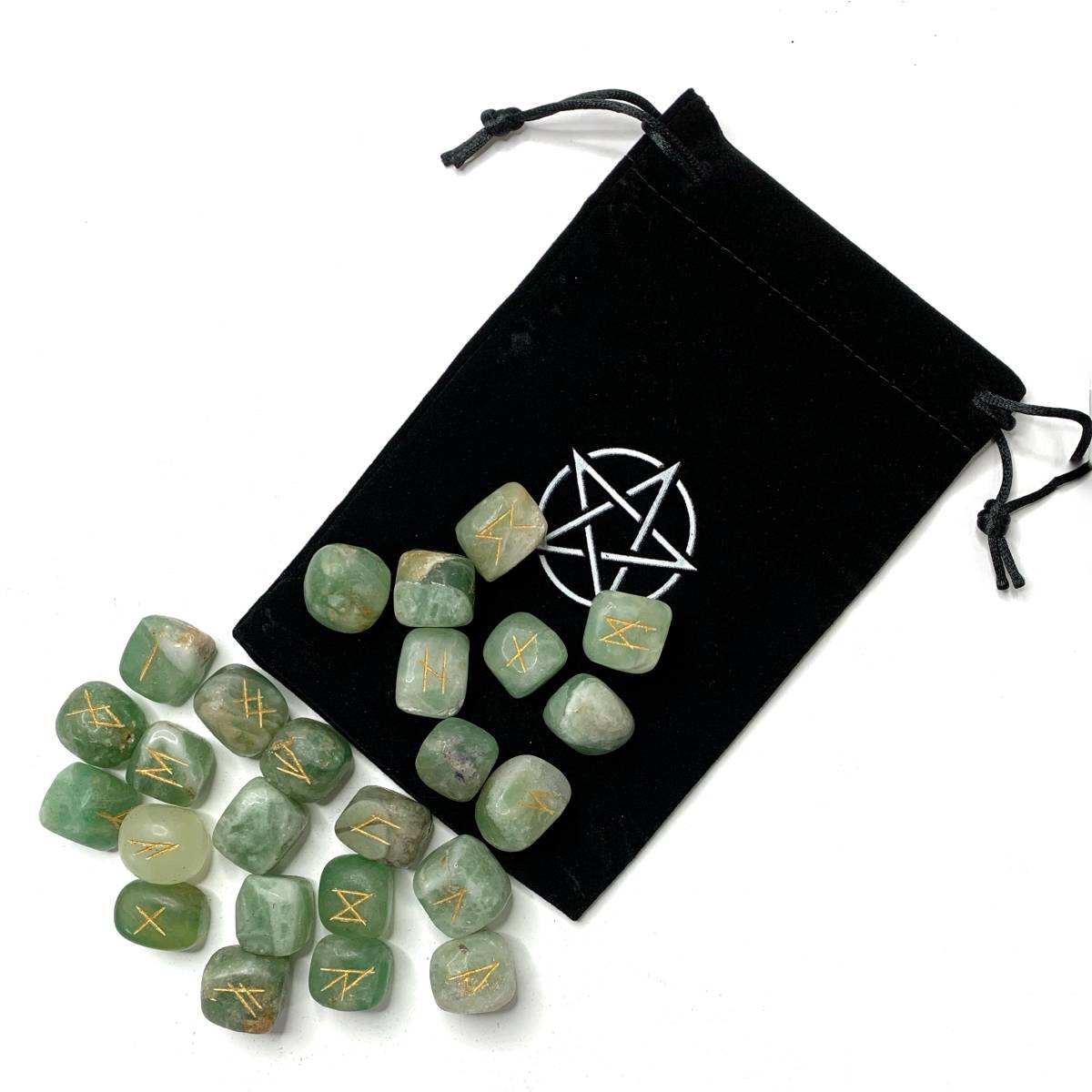 アンになり 新品ルーンストーン黒曜石オブシディアン解説書ポーチ付きの通販 みなこま S Shop ラクマ By オブシディ