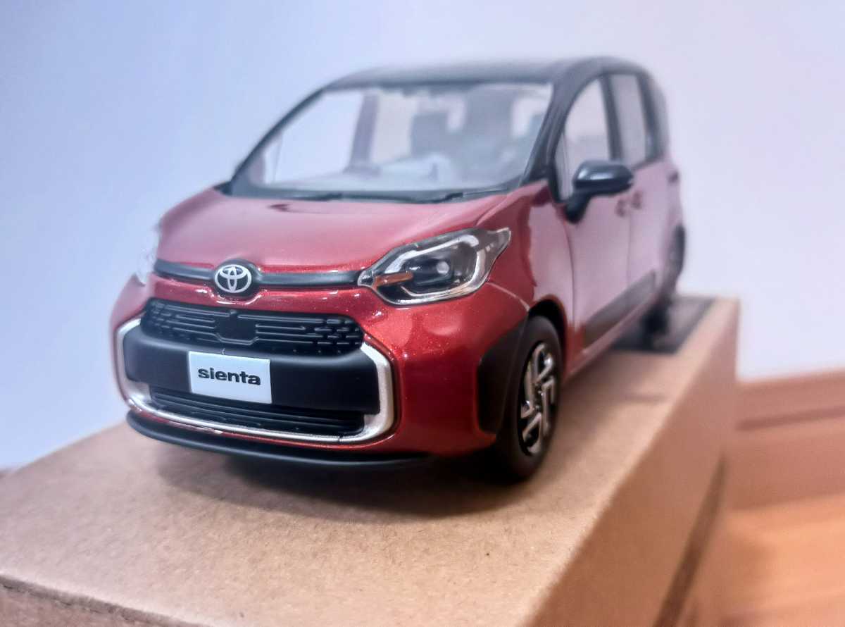 トヨタ 新型シエンタ 1/30 カラーサンプルミニカー ダークグレー