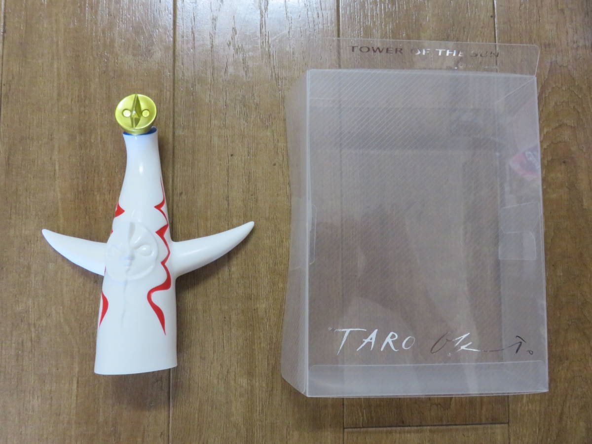 現地へ行けない方へお勧め！芸術は爆発だ！　岡本太郎　大阪　太陽の塔　大きさ約15センチ　ソフビフィギュア　ケース付き美品