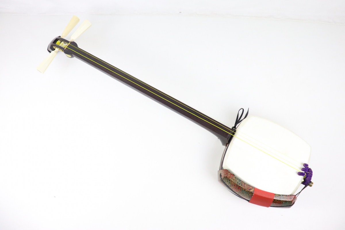 3152)三味線 子持綾杉胴 棹25mm／2本溝金ホゾ 3152)三味線 子持