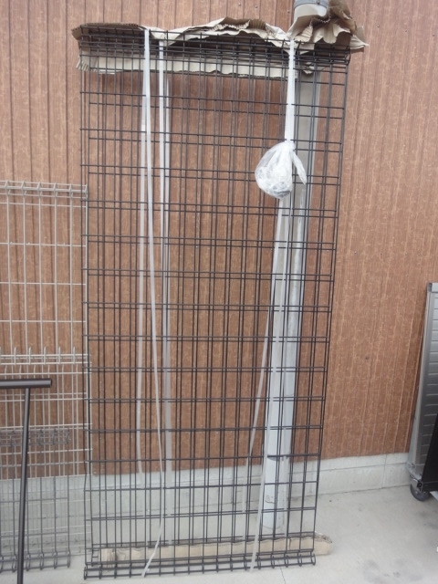 Q-843　訳あり　フェンス　4枚セット　おまけ柱　8本付き　DIY リフォーム 修理 修繕 補修 フェンス - U型 おすすめ人気 アルミフェンス｜フェンス、外壁｜住宅設備｜DIY、工具 在庫処分セール（フェンス｜エクステリア・ガーデン