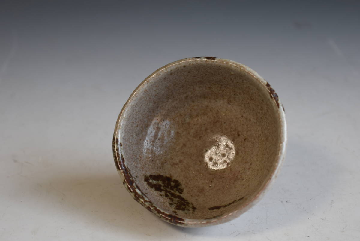 陶芸家】 清水保孝 灰釉 鉄絵 ぐいのみ 盃 酒杯 共箱 父 人間国宝