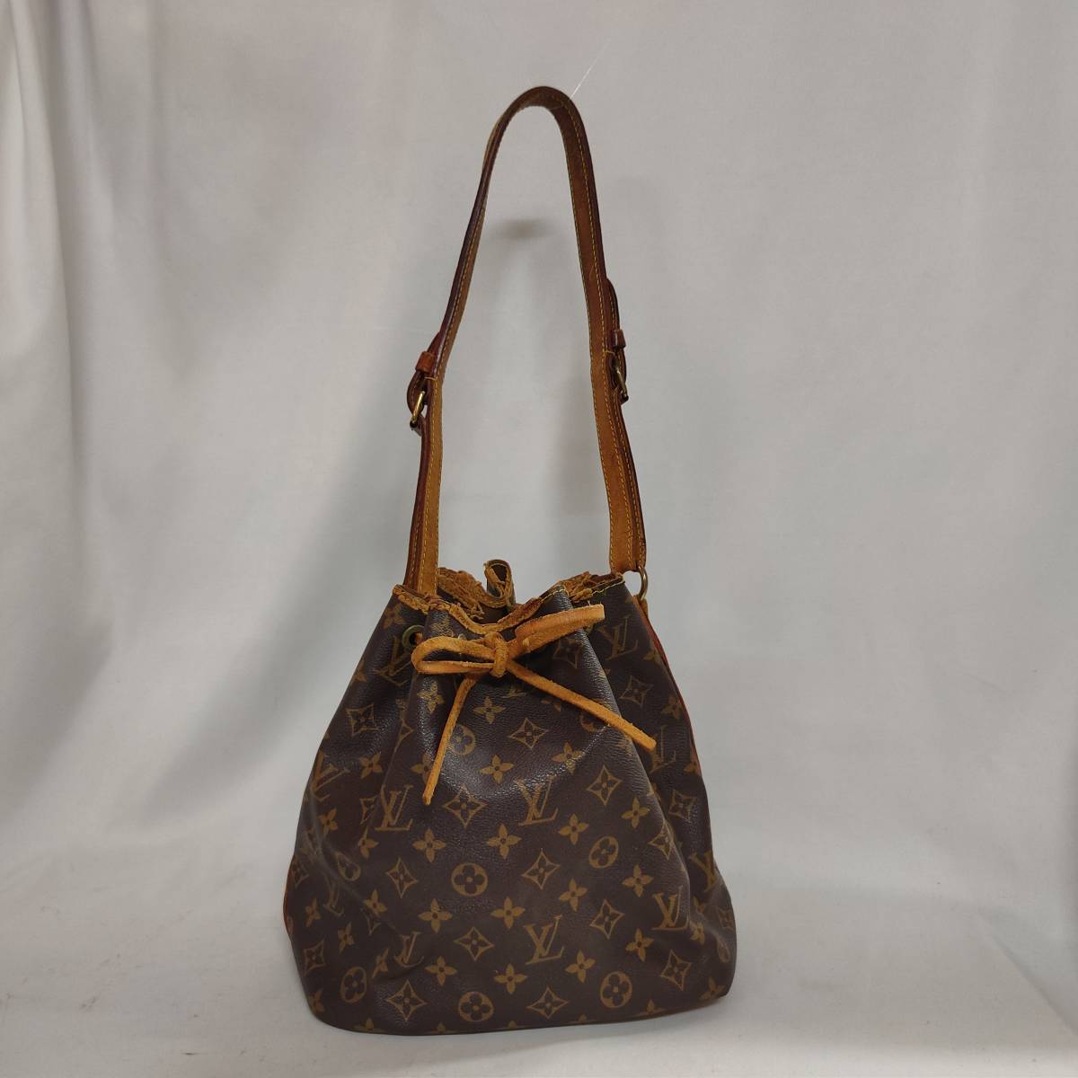 LOUIS VUITTON ルイ・ヴィトン モノグラム プチ・ノエ ショルダー