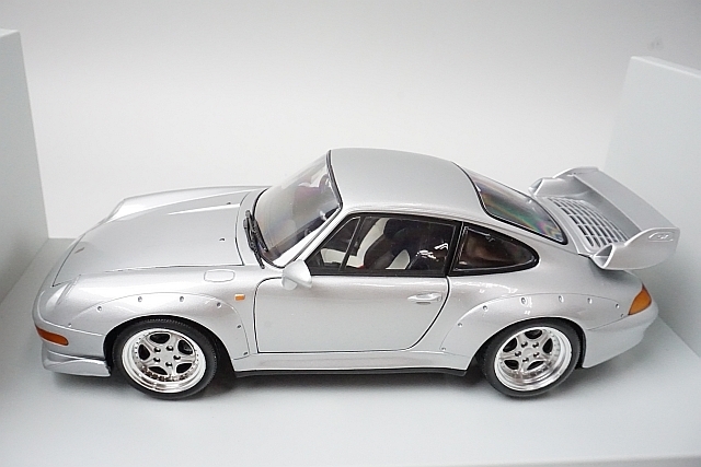 おもちゃ 未使用品！UTモデルズ 1/18 ポルシェ 911 ターボ シルバー
