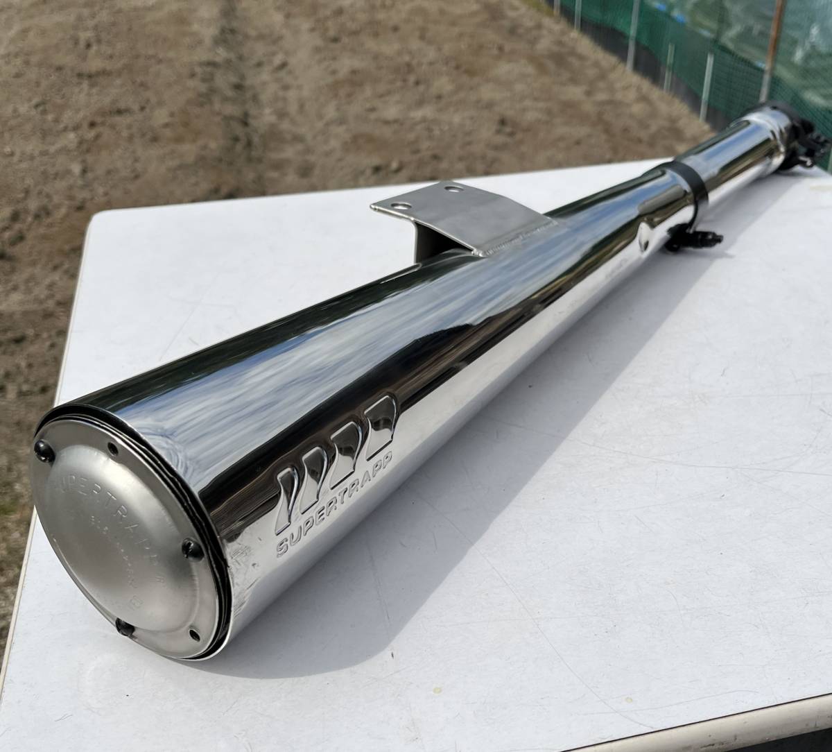 スーパートラップ 4インチ SR400 サイレンサー 研磨剤で磨きました