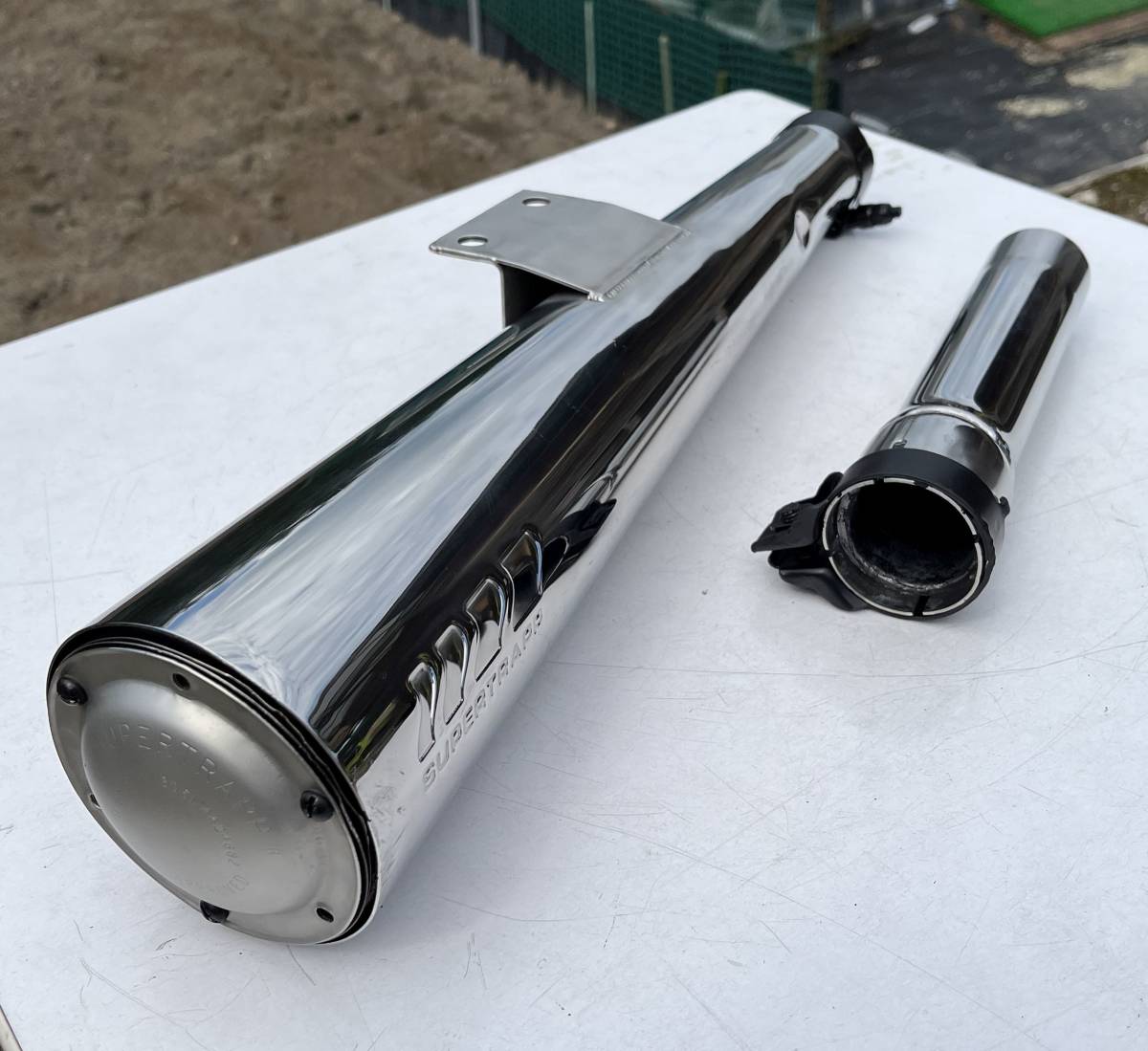 スーパートラップ 4インチ SR400 サイレンサー 研磨剤で磨きました