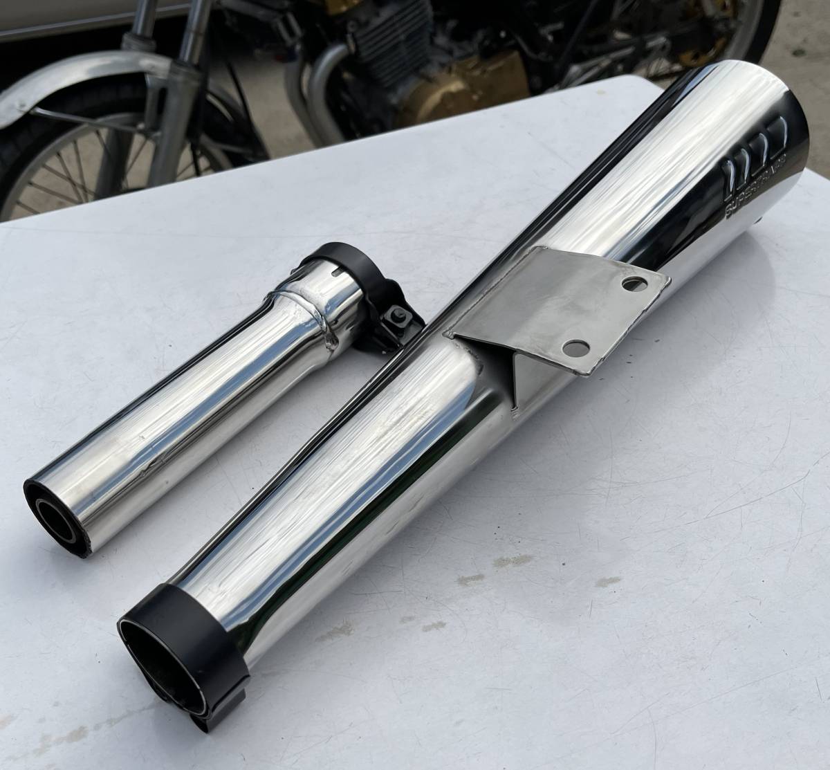 スーパートラップ 4インチ SR400 サイレンサー 研磨剤で磨きました