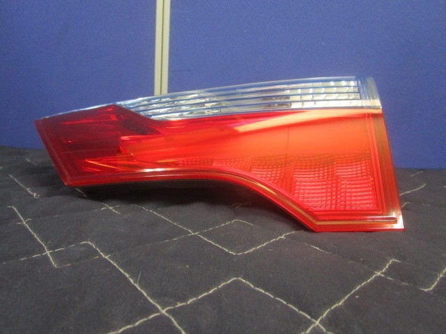 未開封です 割引あり GP7 シャトル 前期 右リッドライトASSY STANLEY W2504 純正